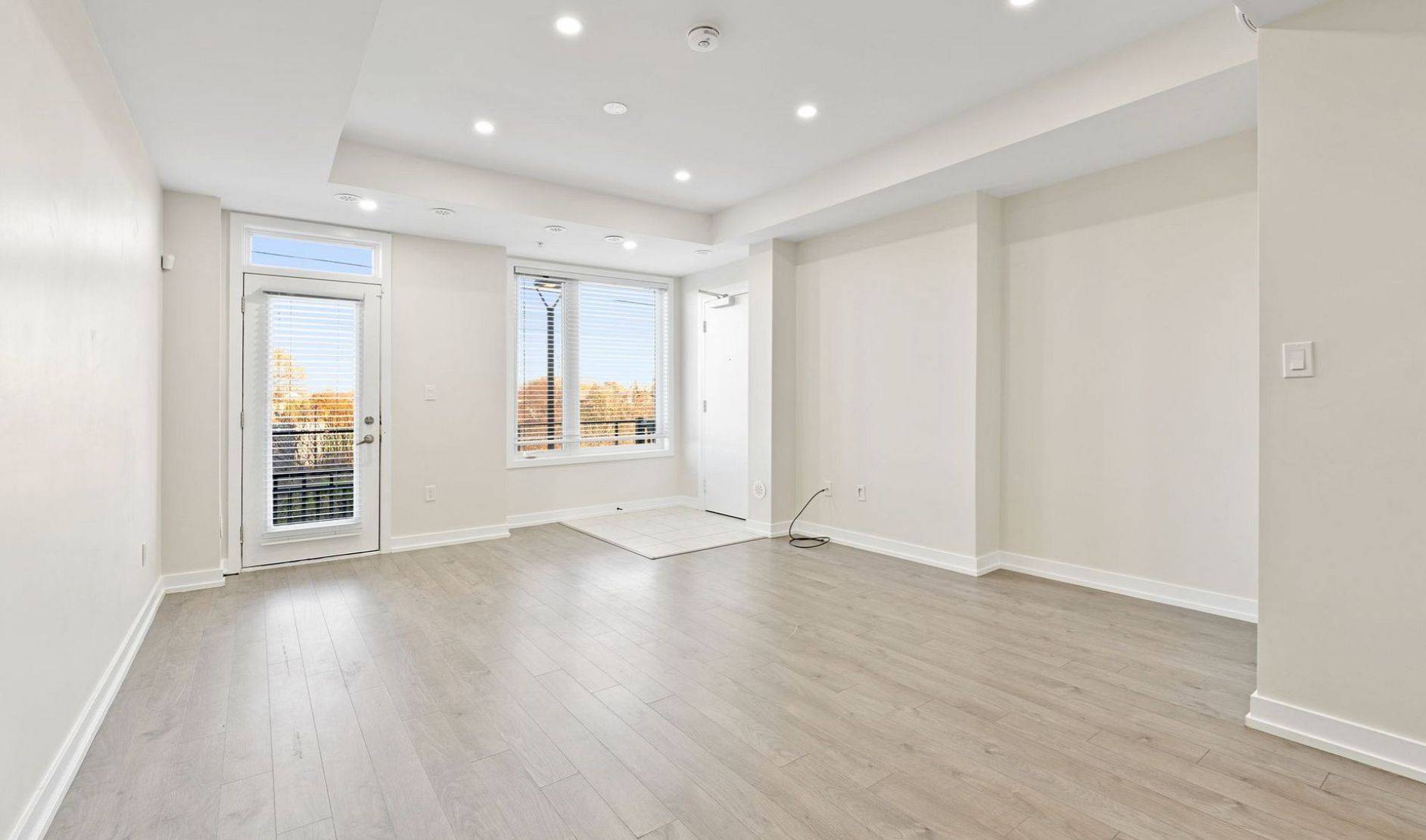 Pickering, ON L1V 0E9,1555 Kingston RD #404