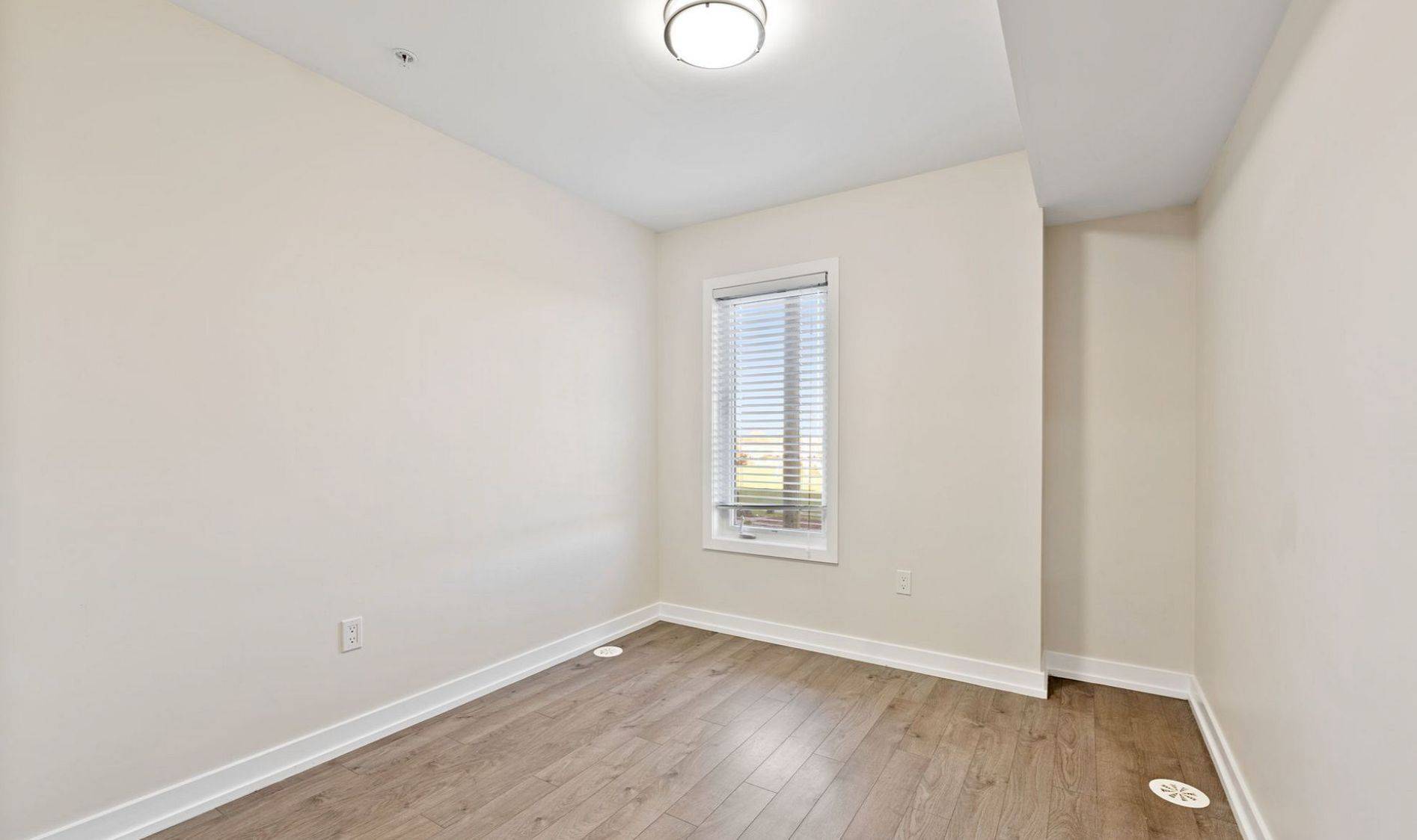 Pickering, ON L1V 0E9,1555 Kingston RD #404