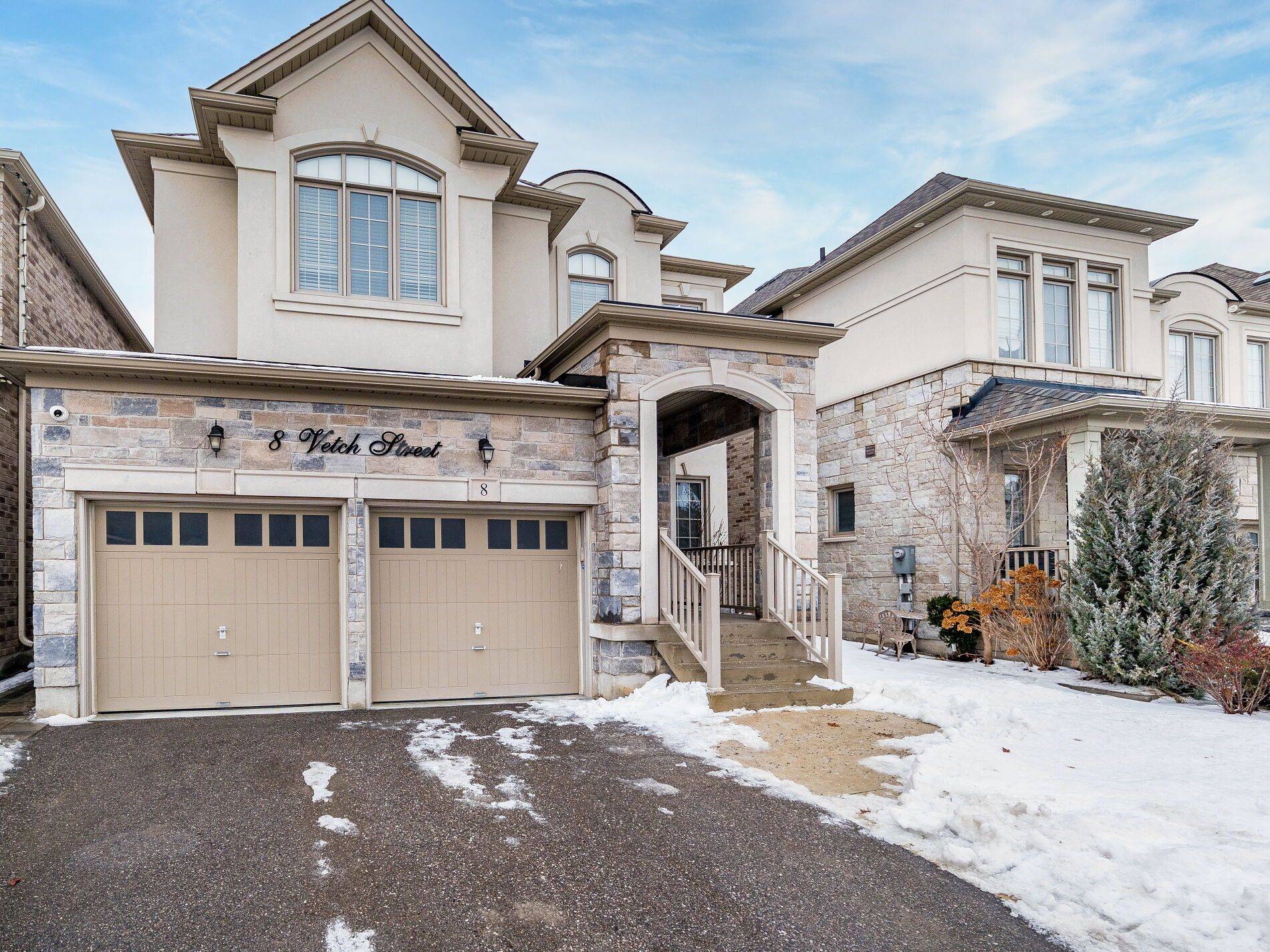 Brampton, ON L6Y 6C2,8 VETCH ST