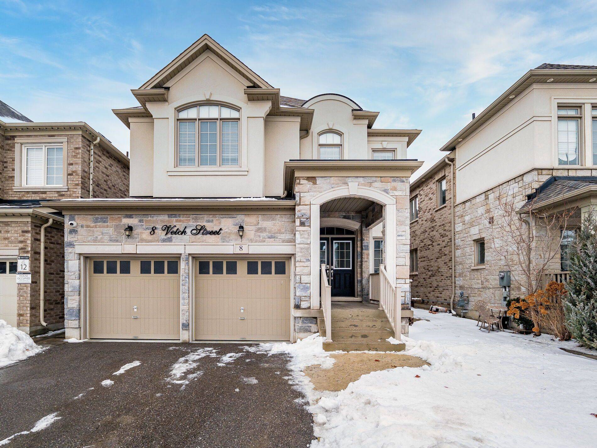 Brampton, ON L6Y 6C2,8 VETCH ST