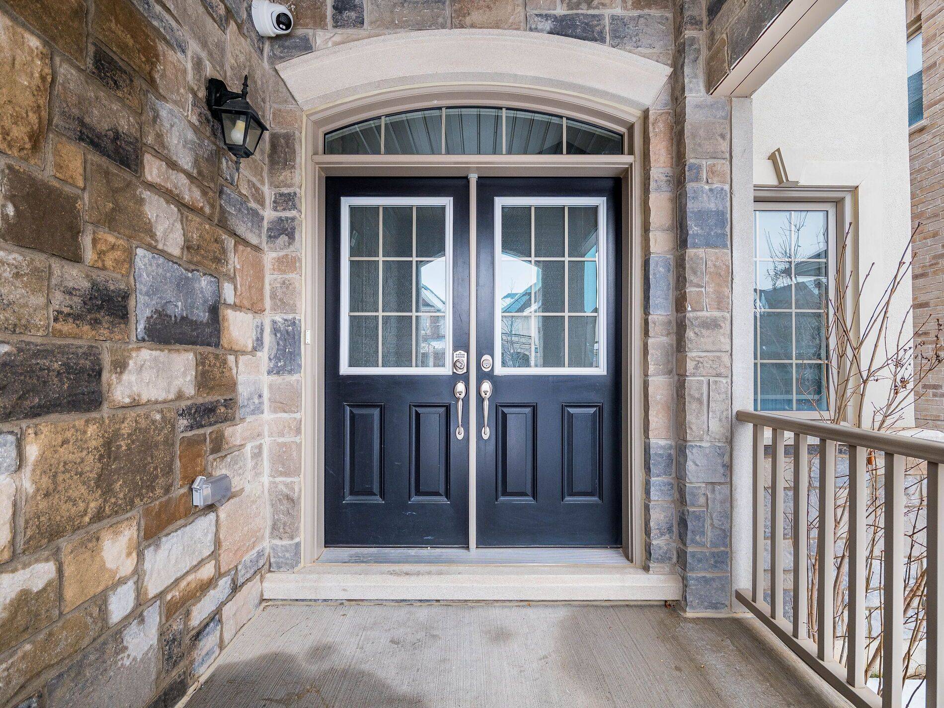 Brampton, ON L6Y 6C2,8 VETCH ST