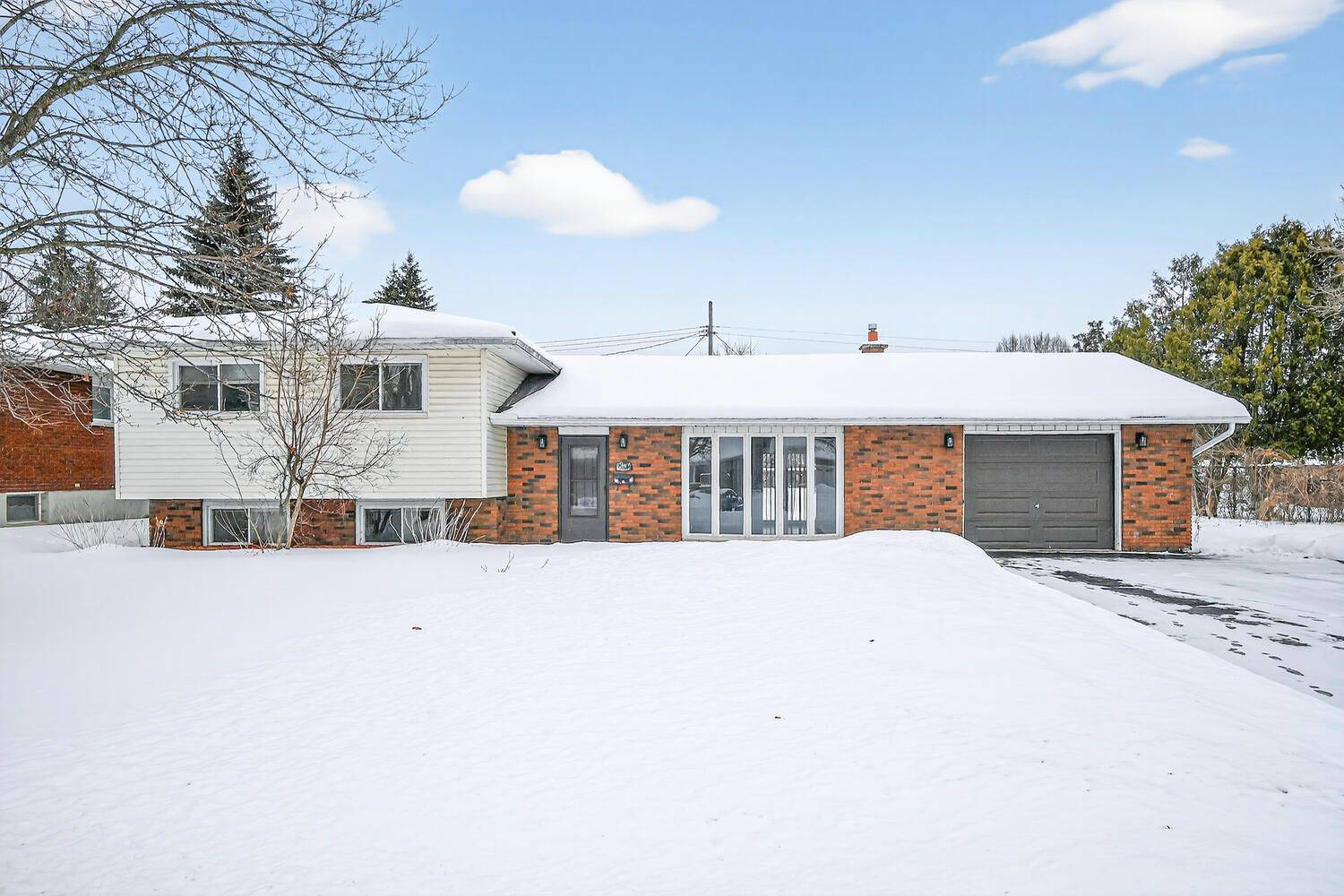 Smiths Falls, ON K7A 3X8,48 Carol CRES