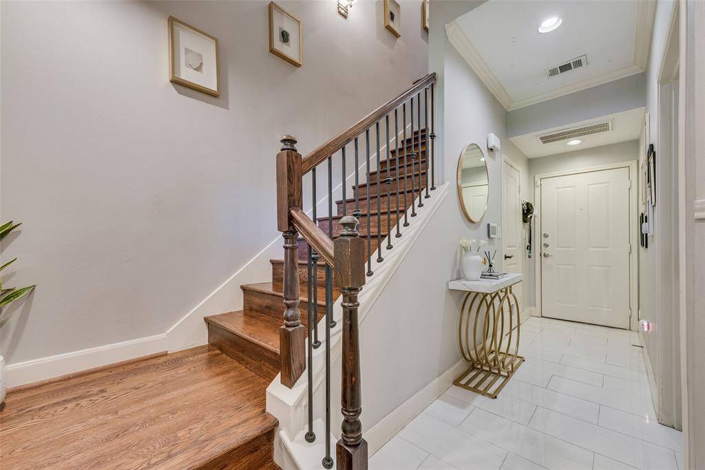 Dallas, TX 75206,4904 Live Oak Street #302