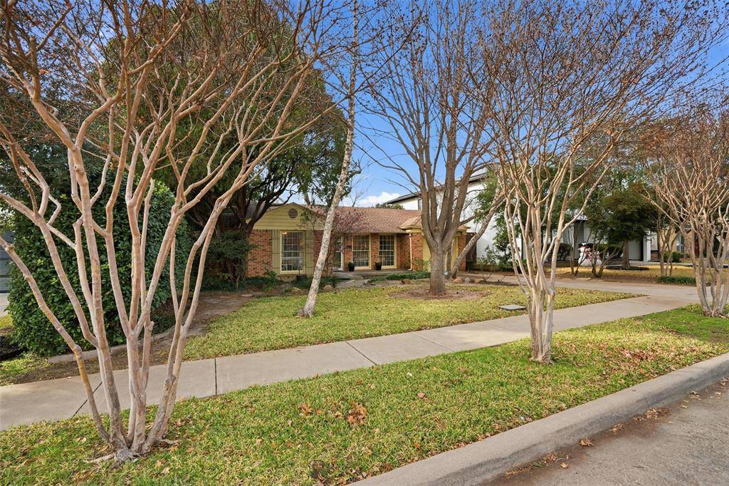 Dallas, TX 75220,9841 Lakemont Drive