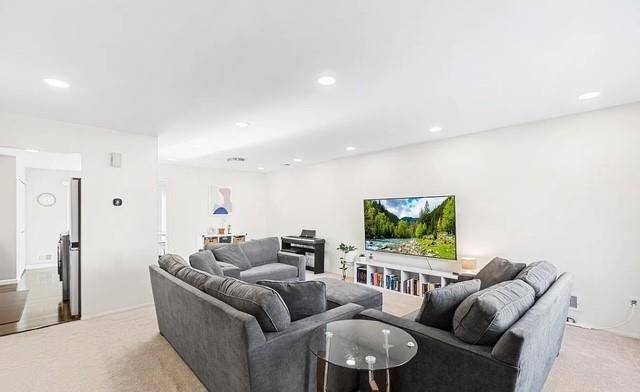 Staten  Island, NY 10309,28 Berry CT