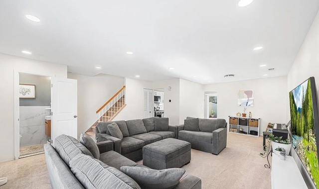 Staten  Island, NY 10309,28 Berry CT