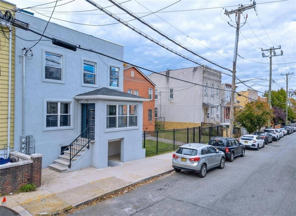 Staten  Island, NY 10305,189 Saint Marys AVE