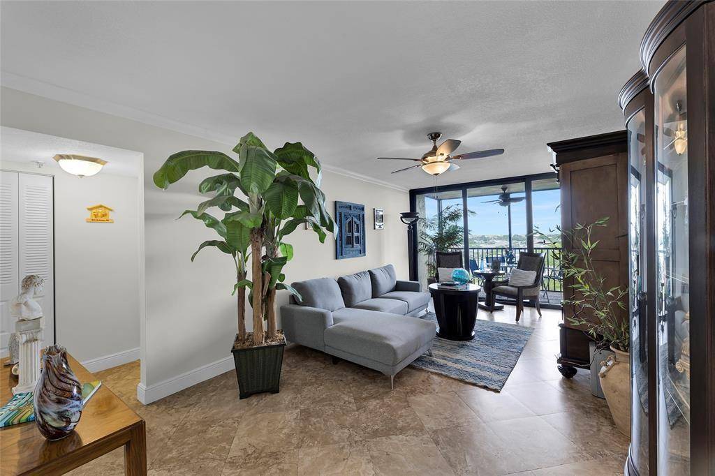 Oakland Park, FL 33309,105 Lake Emerald Dr #711