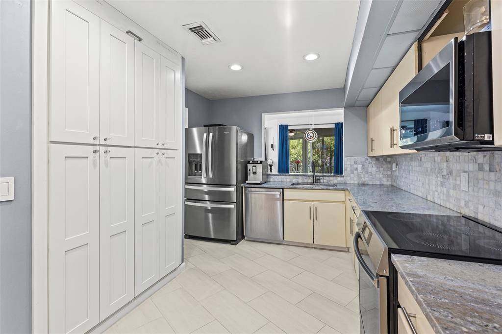 Pompano Beach, FL 33069,4128 W Palm Aire Dr #282A