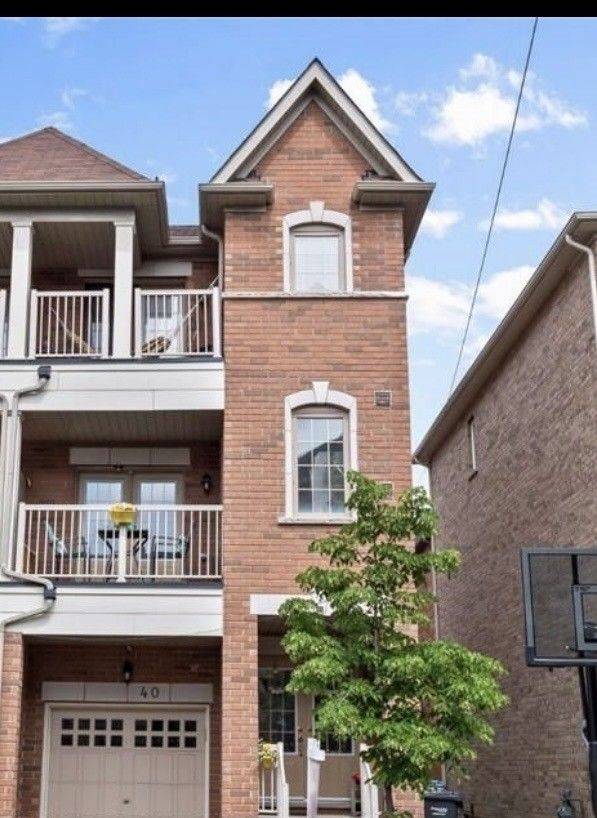 Brampton, ON L6Z 0J1,40 Tollgate ST N