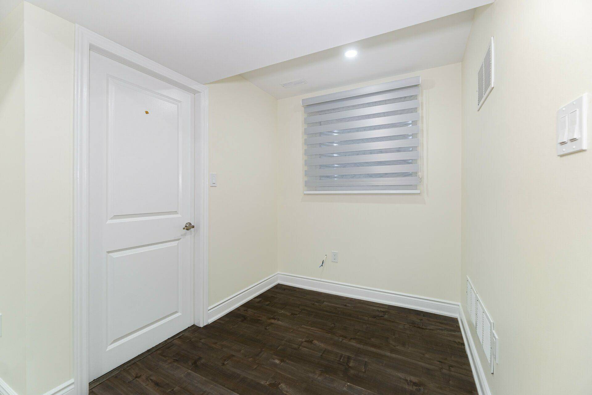 Brampton, ON L6Y 2A5,20 Hubbell RD #Bsmt