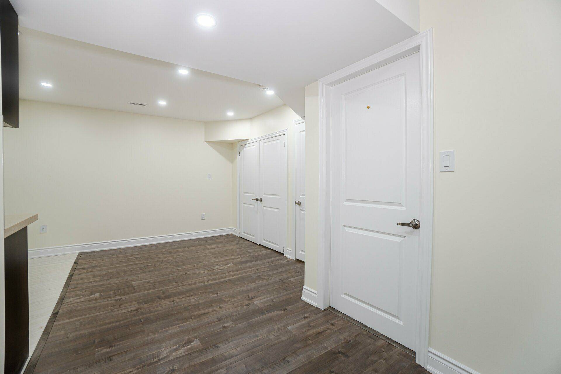 Brampton, ON L6Y 2A5,20 Hubbell RD #Bsmt