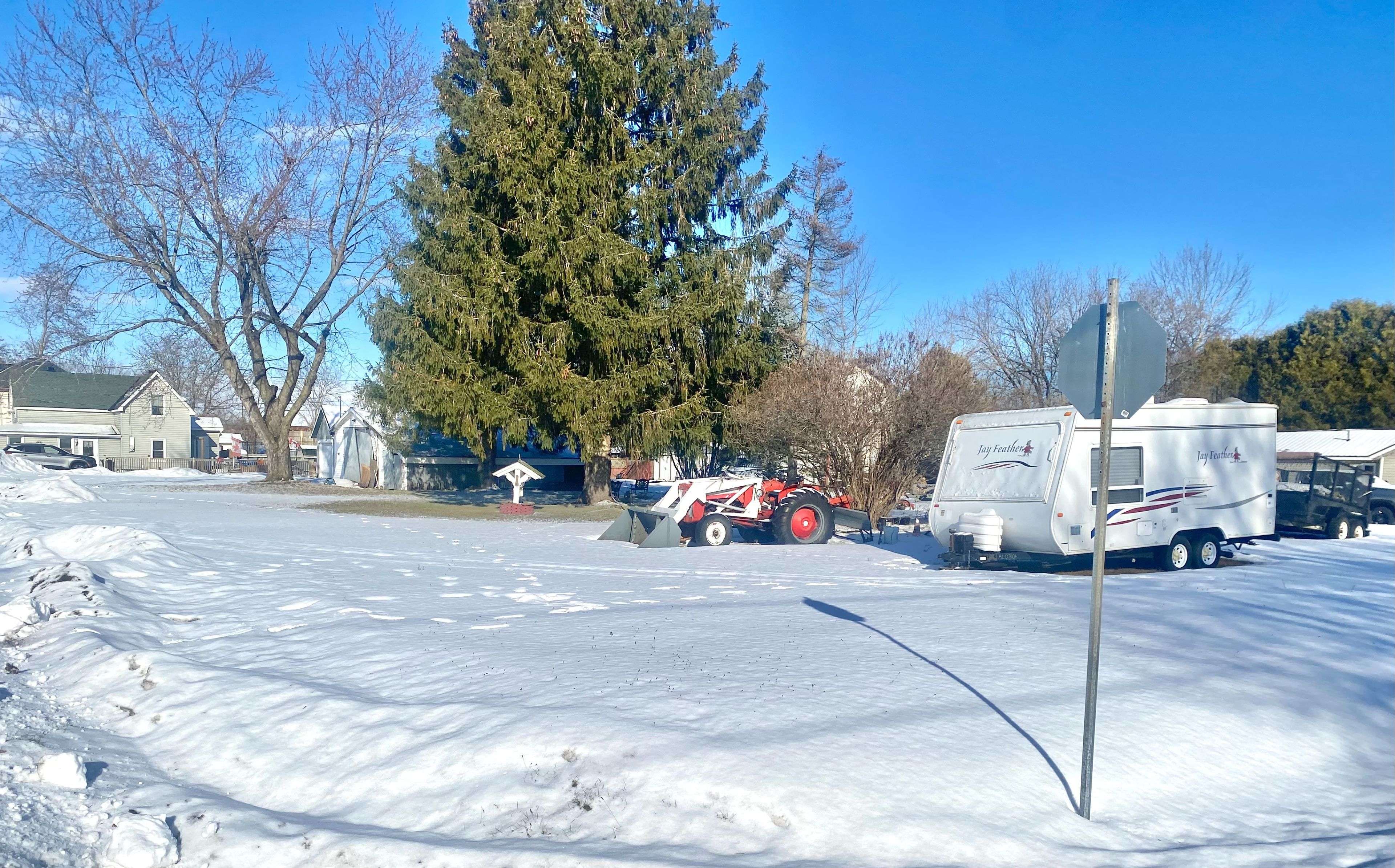 Montague, ON K7A 2X2,19 Lila ST