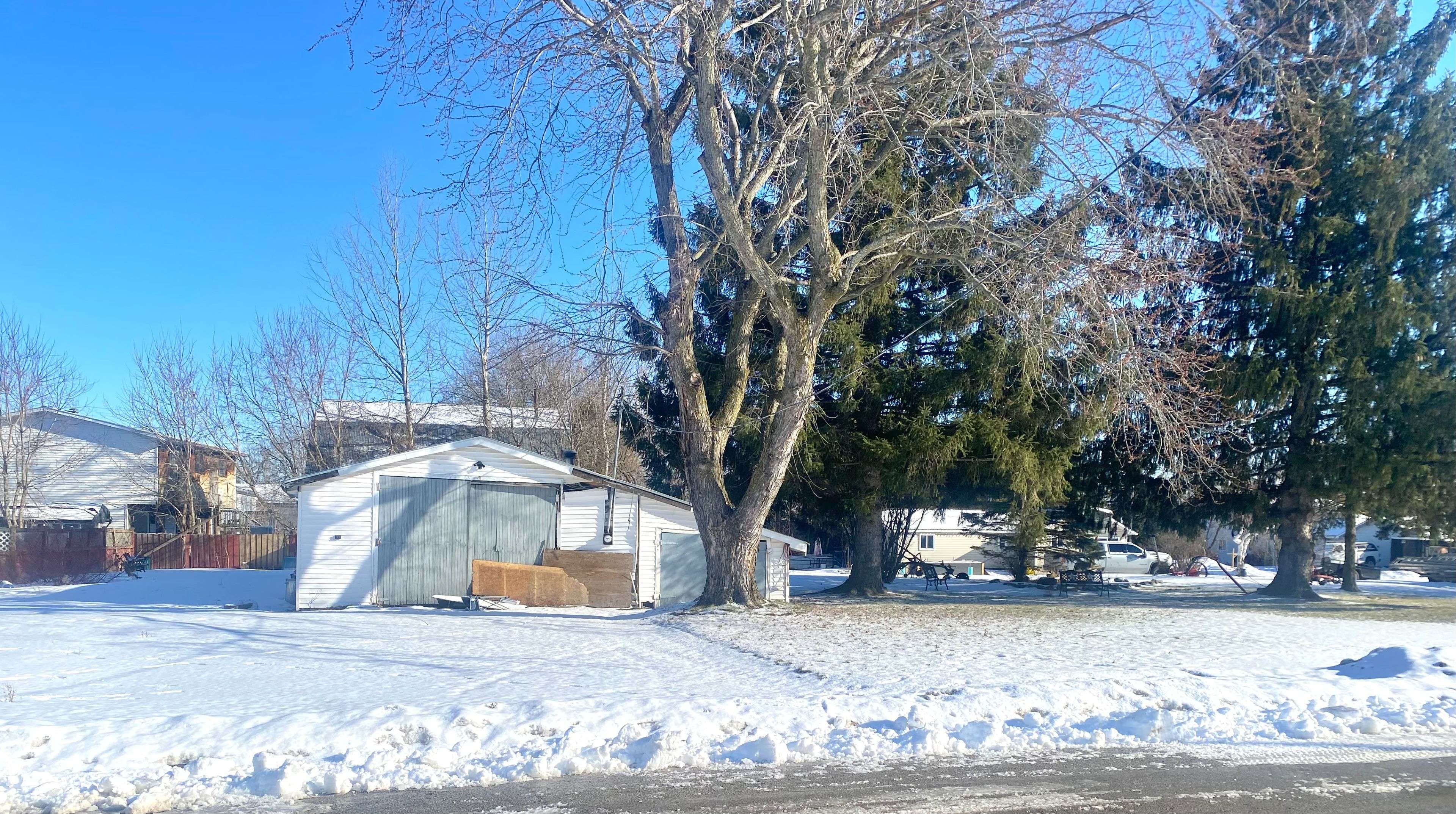 Montague, ON K7A 2X2,19 Lila ST