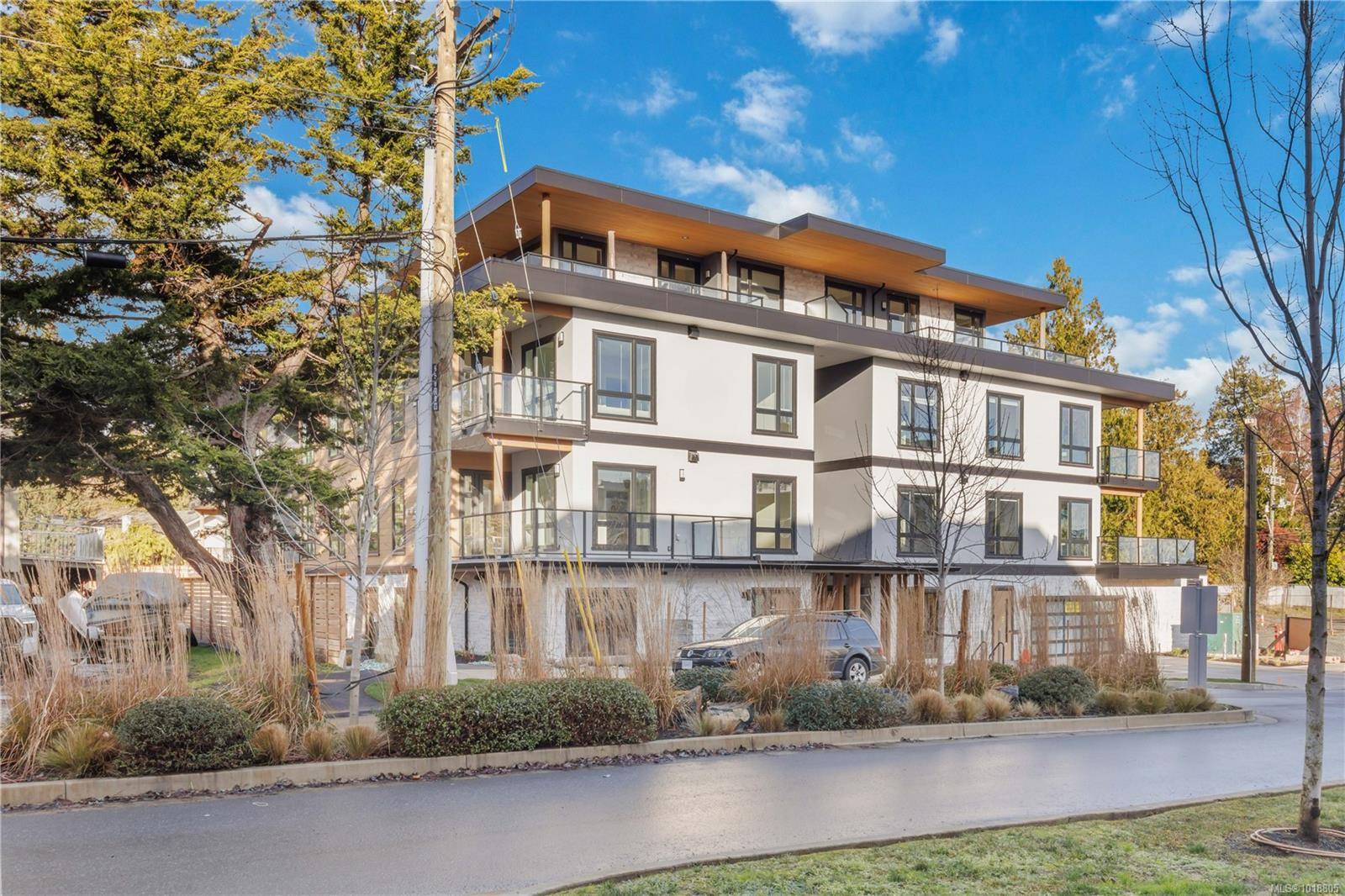 Saanich, BC V8Y 1M4,986 Doumac Ave #306