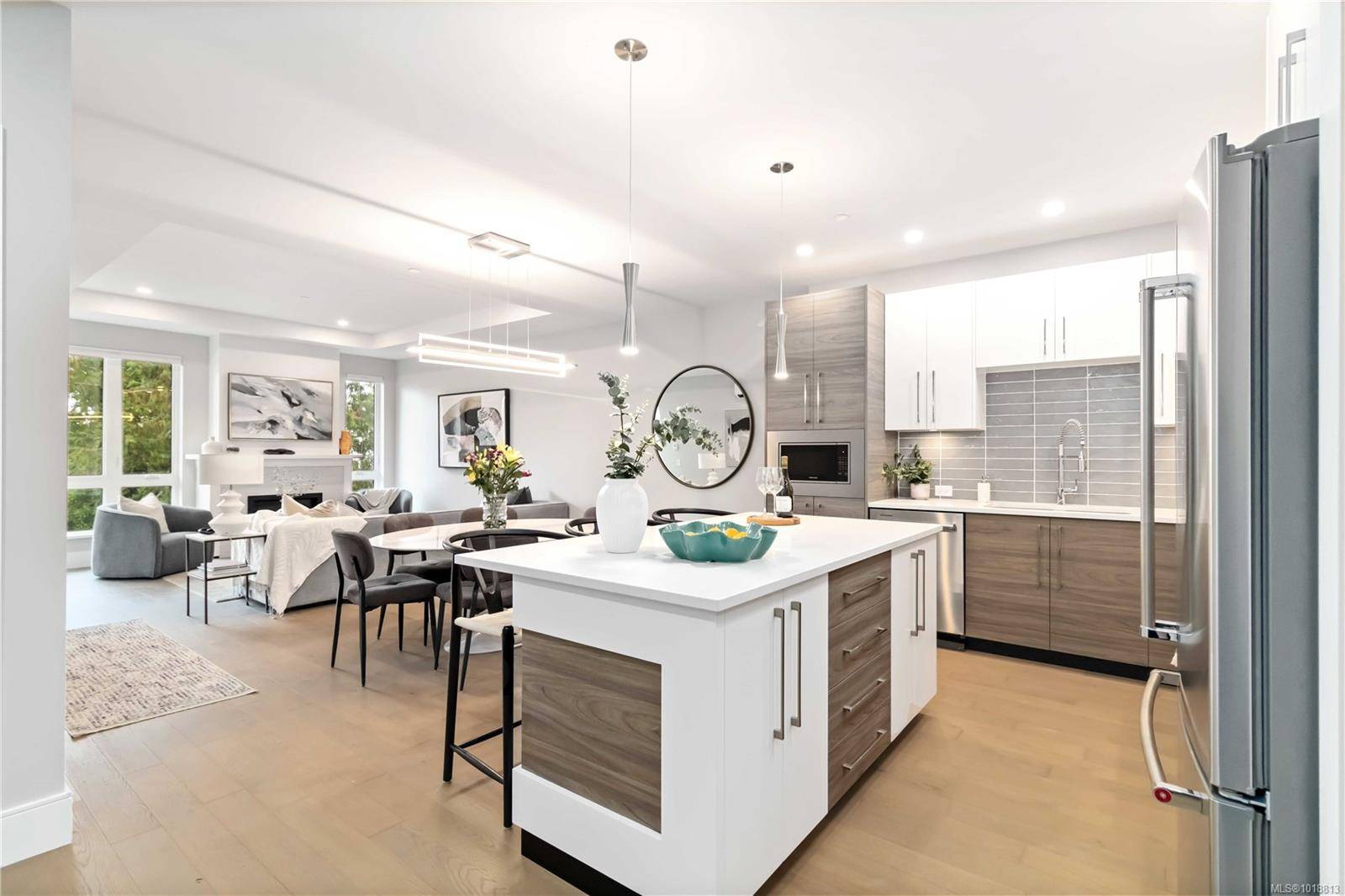 Saanich, BC V8Y 1M4,986 Doumac Ave #202