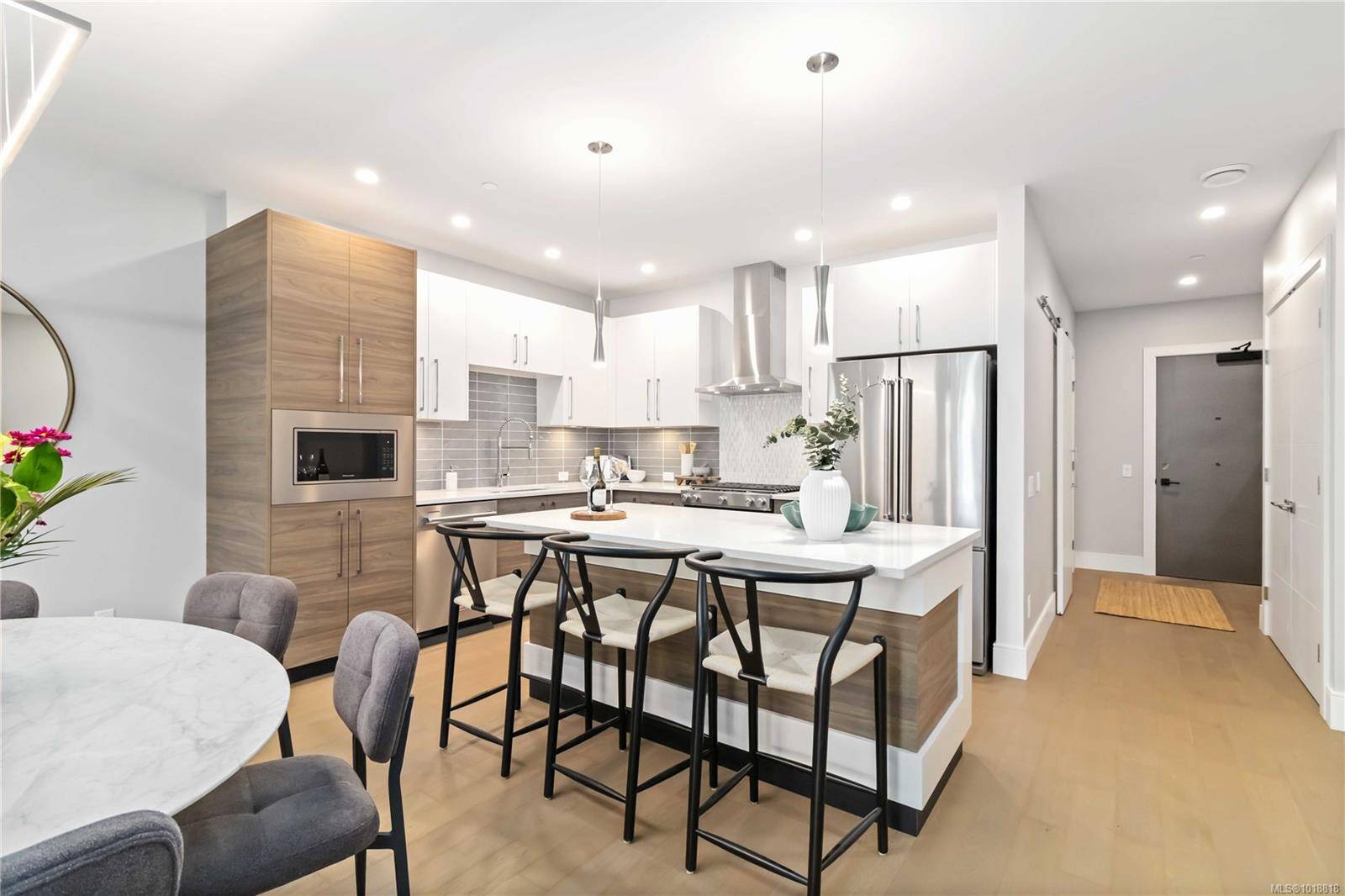 Saanich, BC V8Y 1M4,986 Doumac Ave #103