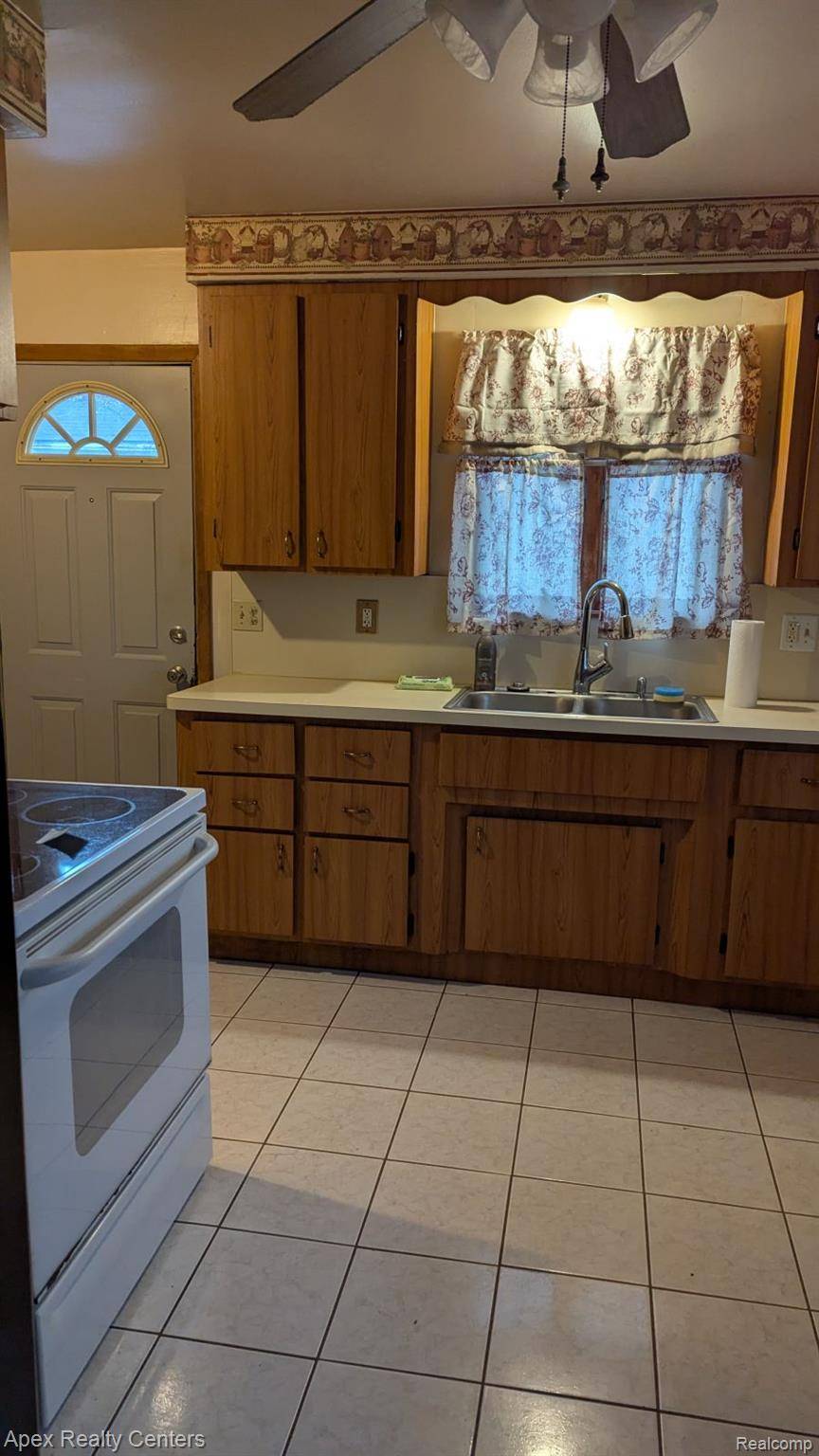 Livonia, MI 48152,18285 Deering ST N