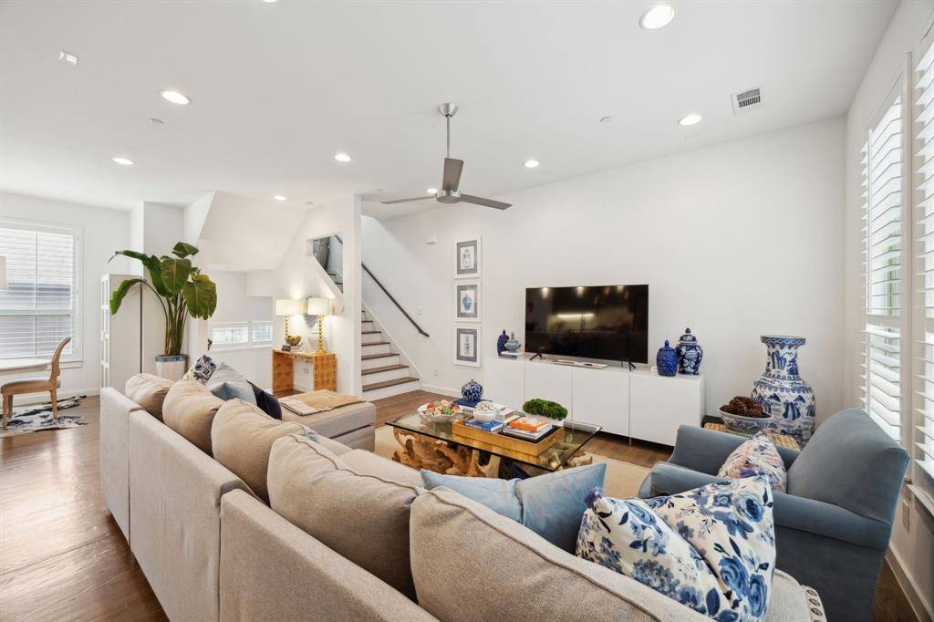 Dallas, TX 75206,5015 Manett Street #104