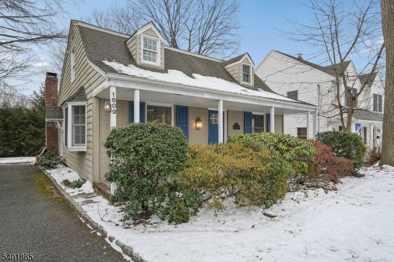 Fair Lawn Boro, NJ 07410,16-09 Split Rock Rd