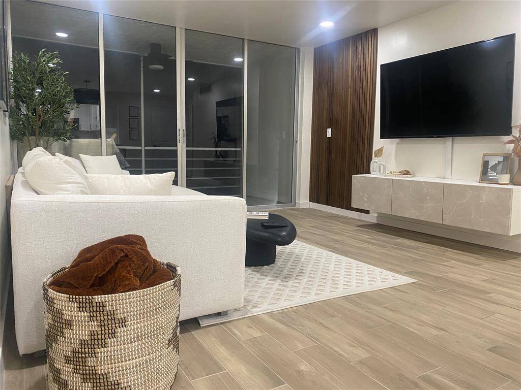 Davie, FL 33324,9471 Evergreen Pl #301