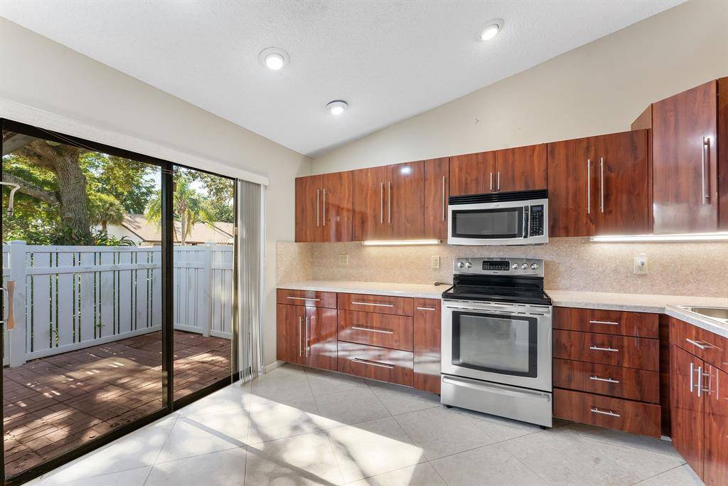 Coconut Creek, FL 33066,3346 Carambola Cir S #2507