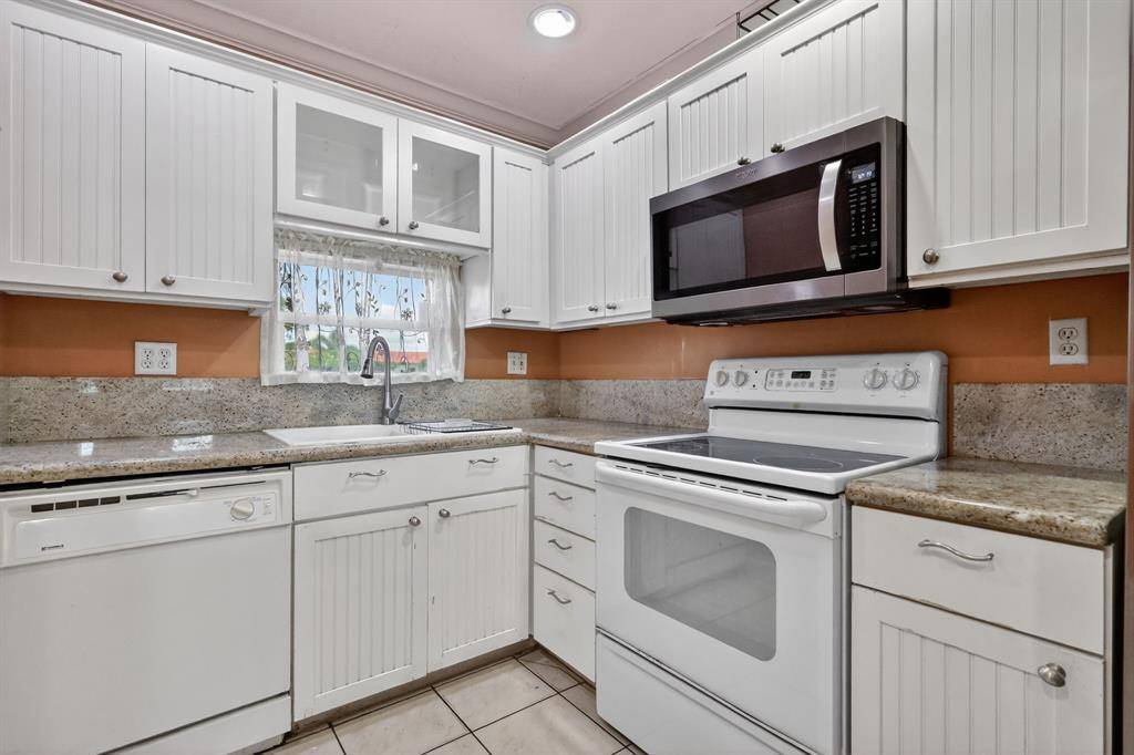 Pembroke Pines, FL 33025,9410 N Hollybrook Lake Dr #303