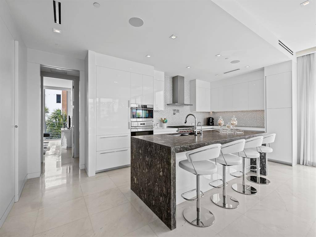 Fort Lauderdale, FL 33301,21 Isle Of Venice Dr #301