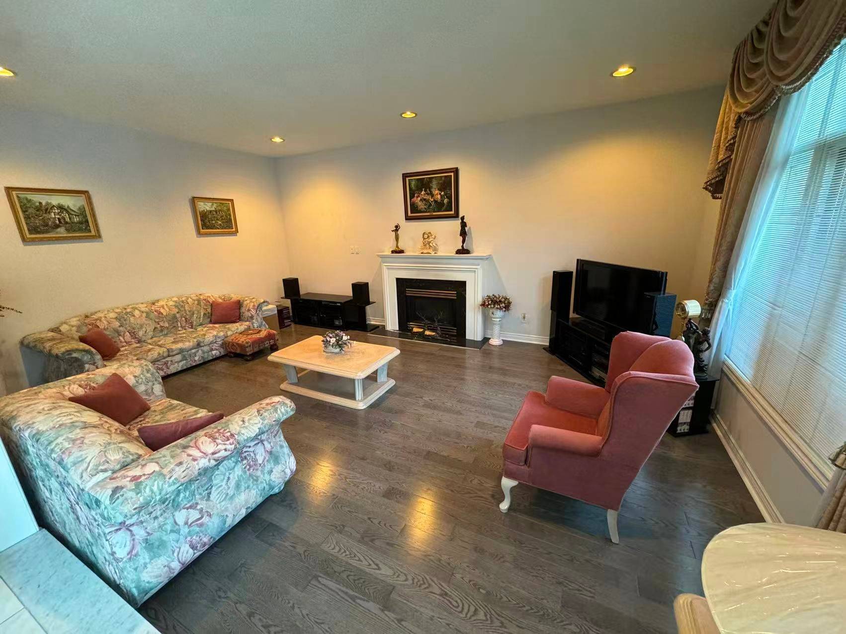 Richmond Hill, ON L4B 3P9,92 Springbrook DR