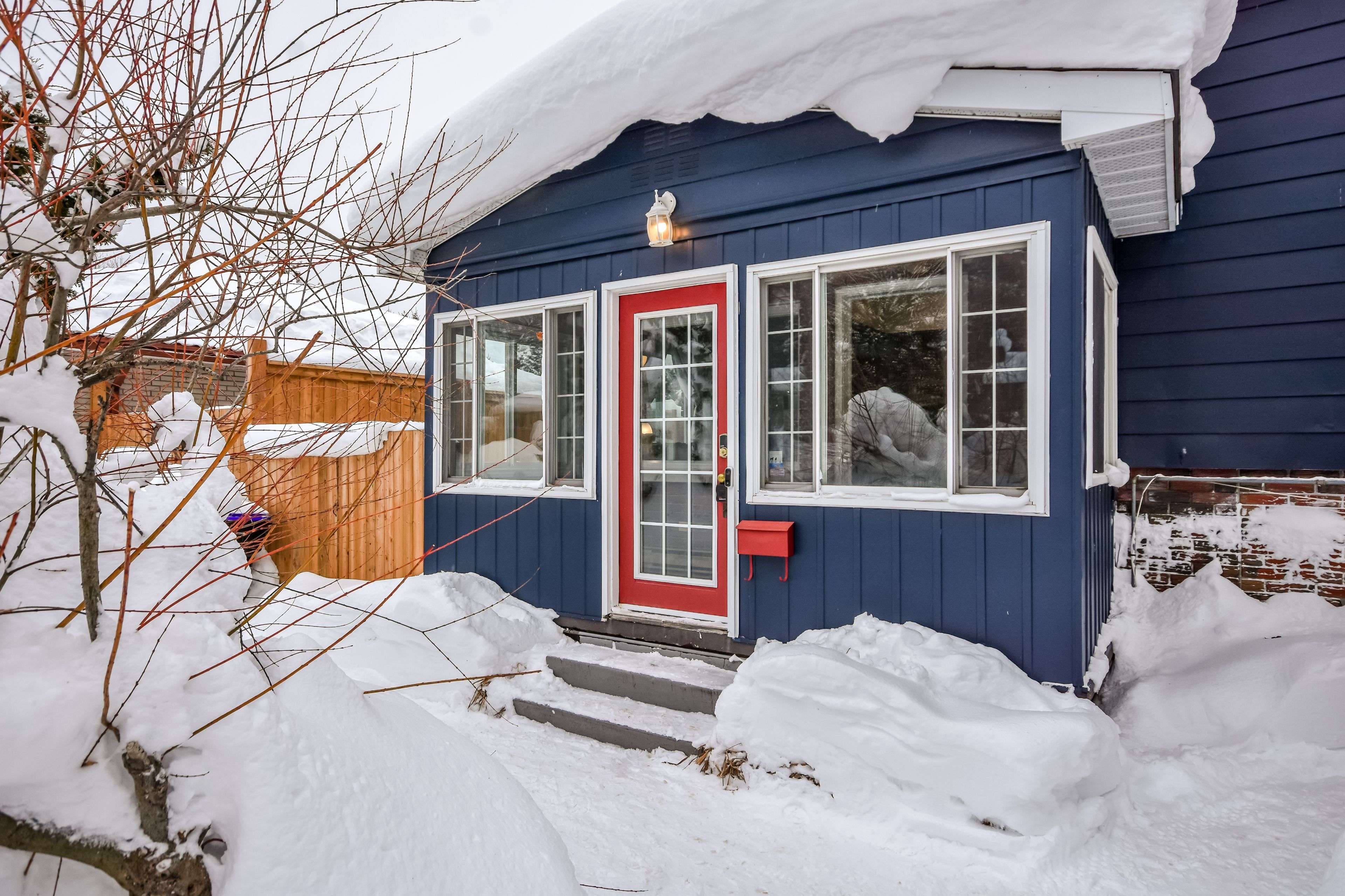 Midland, ON L4R 2J9,318 Colborne ST