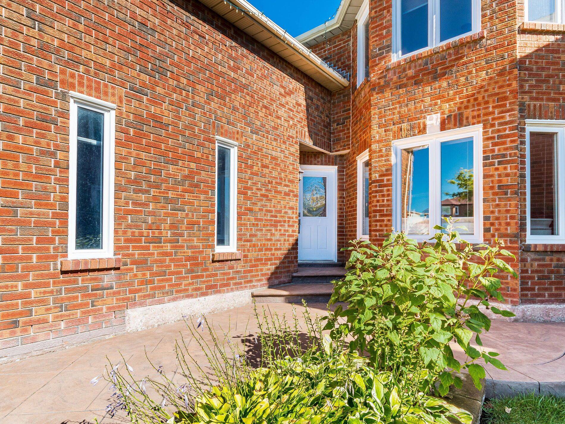 Mississauga, ON L5N 6E4,6439 Osprey BLVD