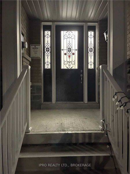 Hamilton, ON L8J 0L2,4 Bayonne DR