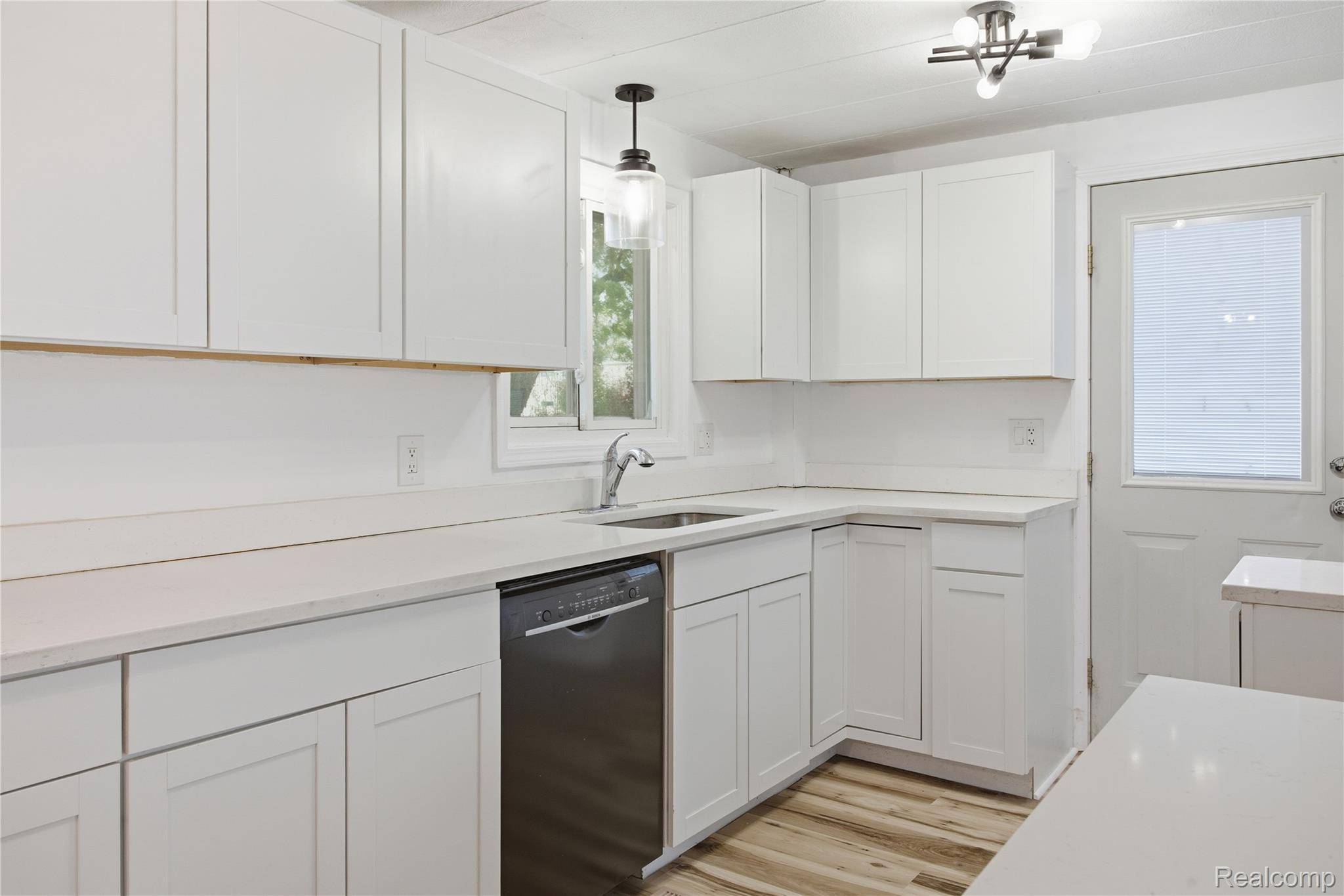 Monroe, MI 48162,8844 Weldwood DR