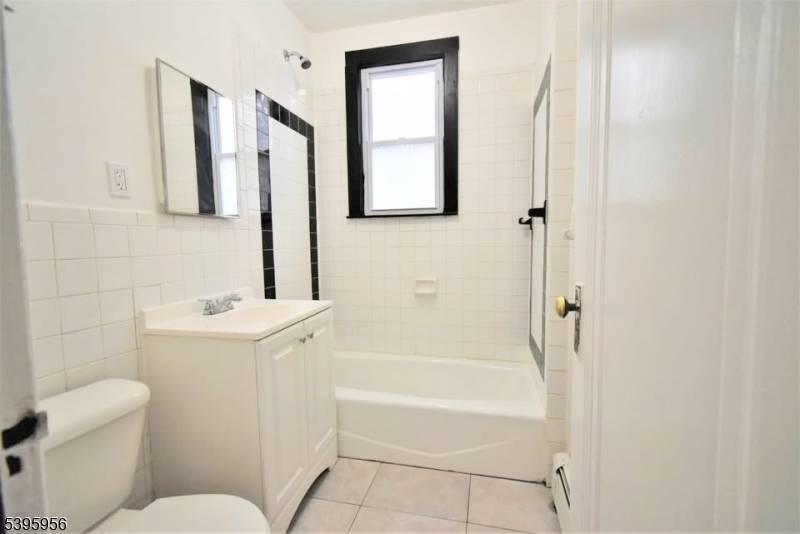 Newark City, NJ 07112,352 Wainwright St #1L