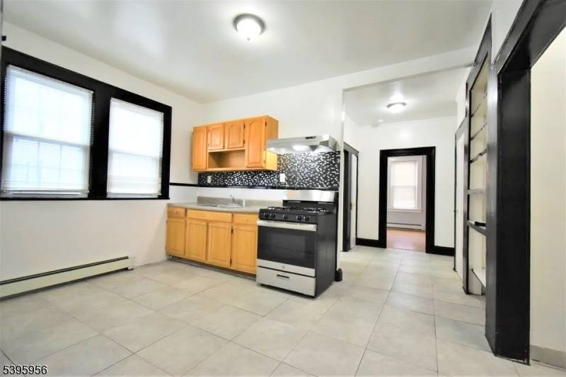 Newark City, NJ 07112,352 Wainwright St #1L