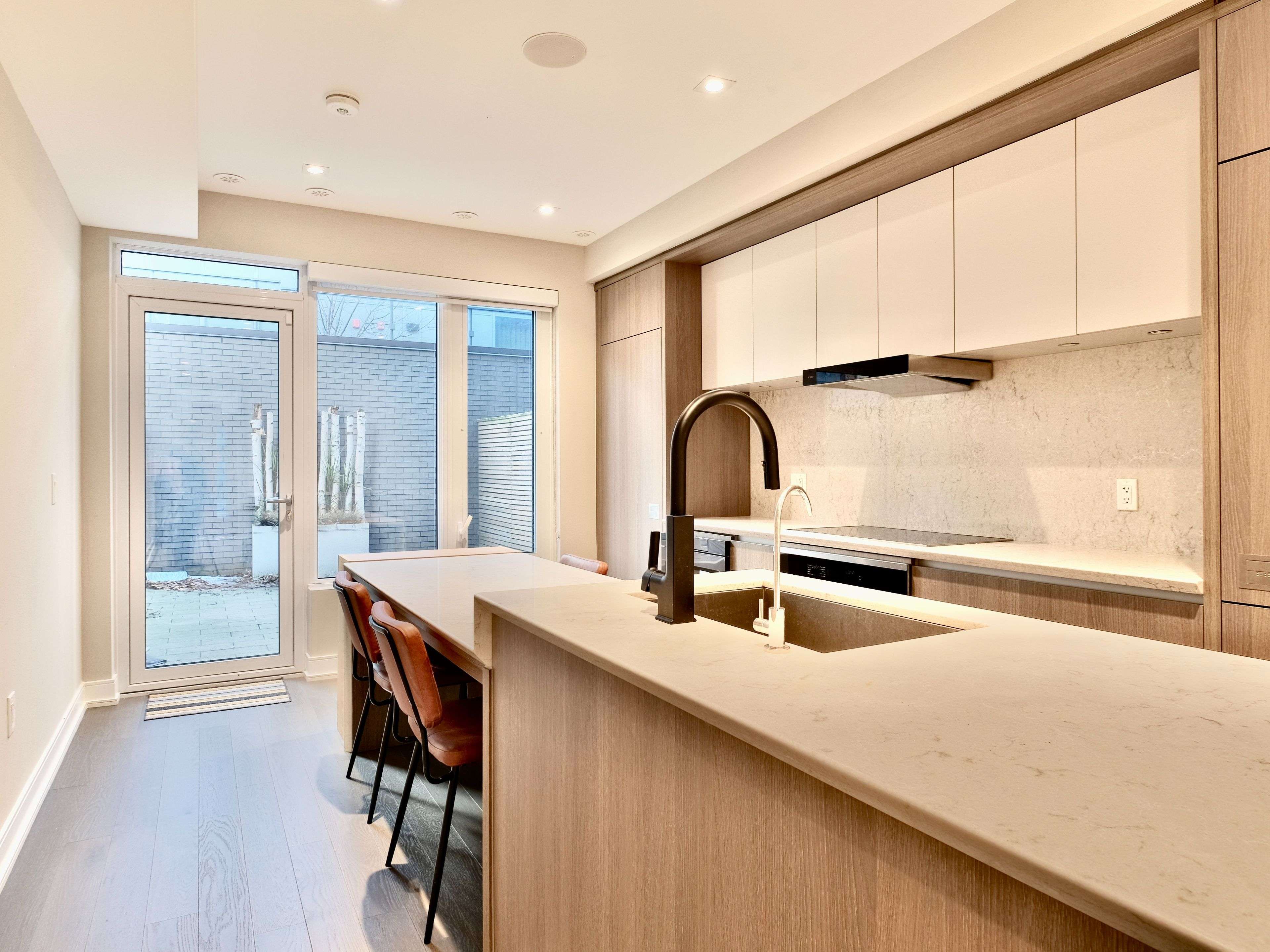 Toronto C08, ON M4Y 1K3,33 Dundonald ST #6