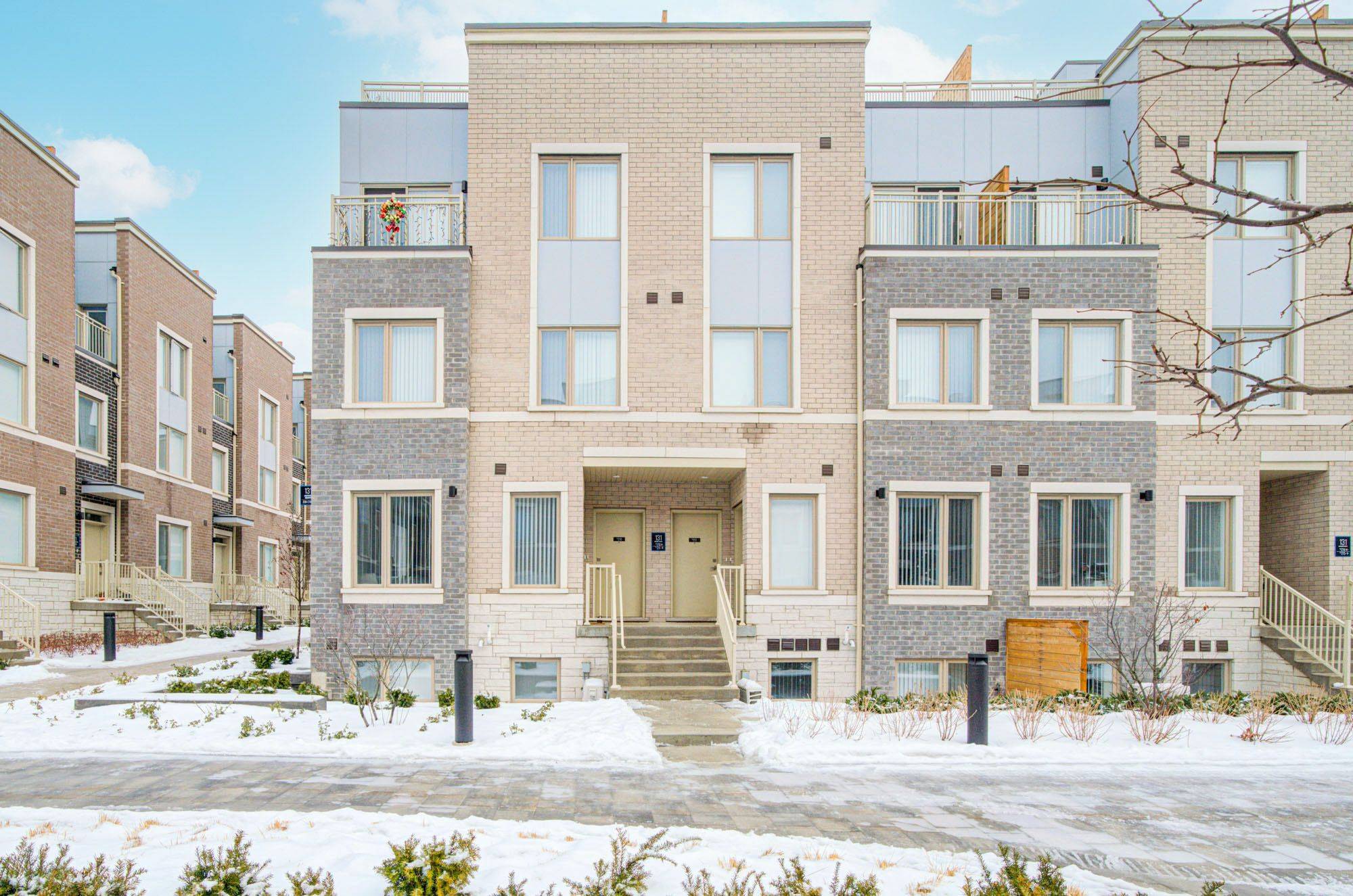 Vaughan, ON L4K 0N7,131 Honeycrisp CRES #TH210