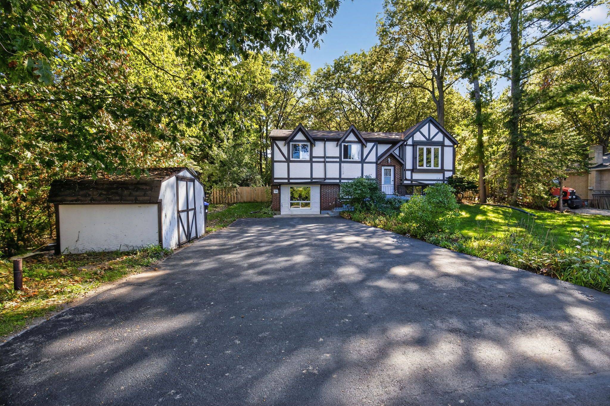 Wasaga Beach, ON L9Z 2A7,203 KNOX RD W