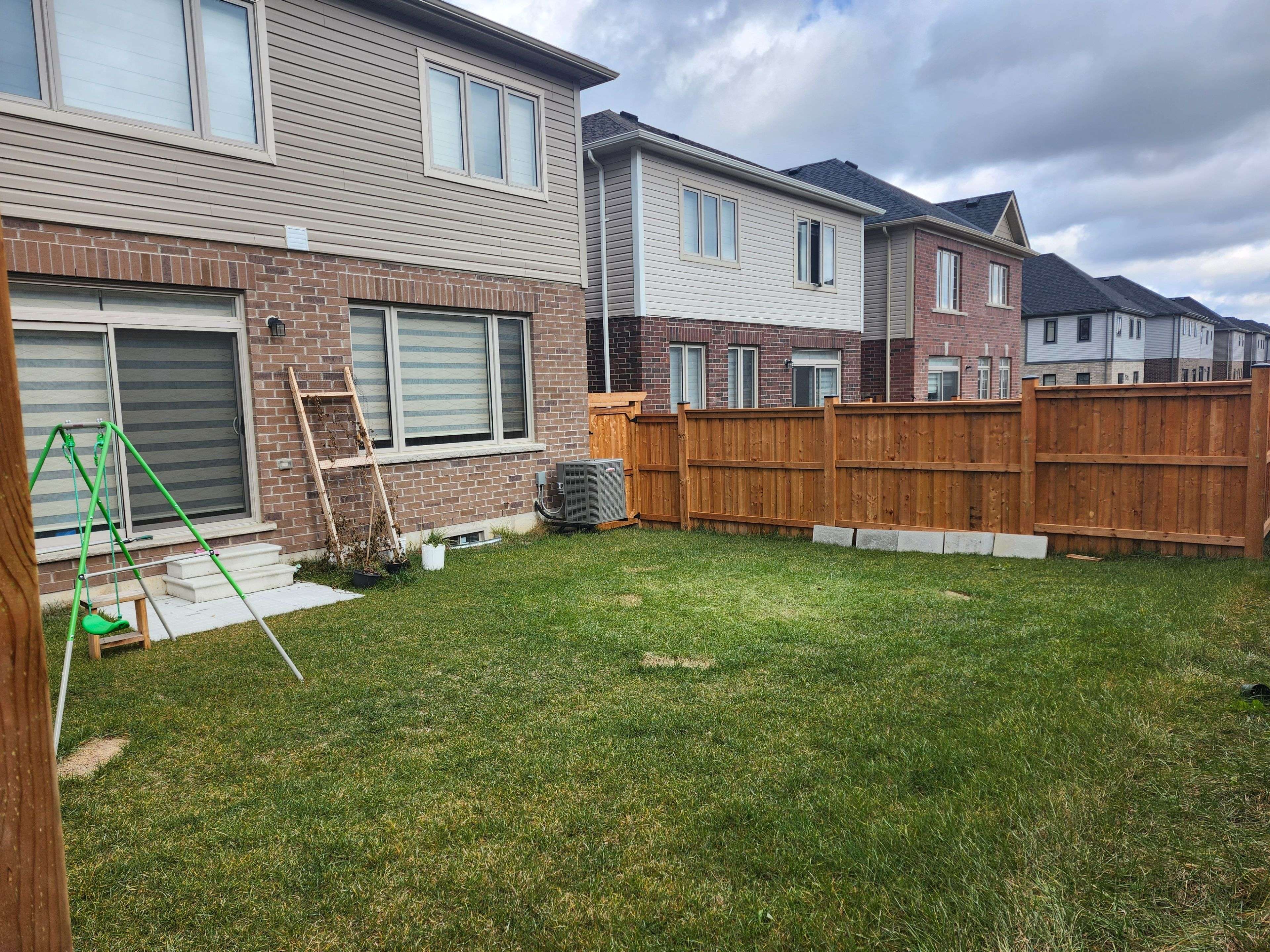 Kitchener, ON N2R 0S6,66 Georgina ST