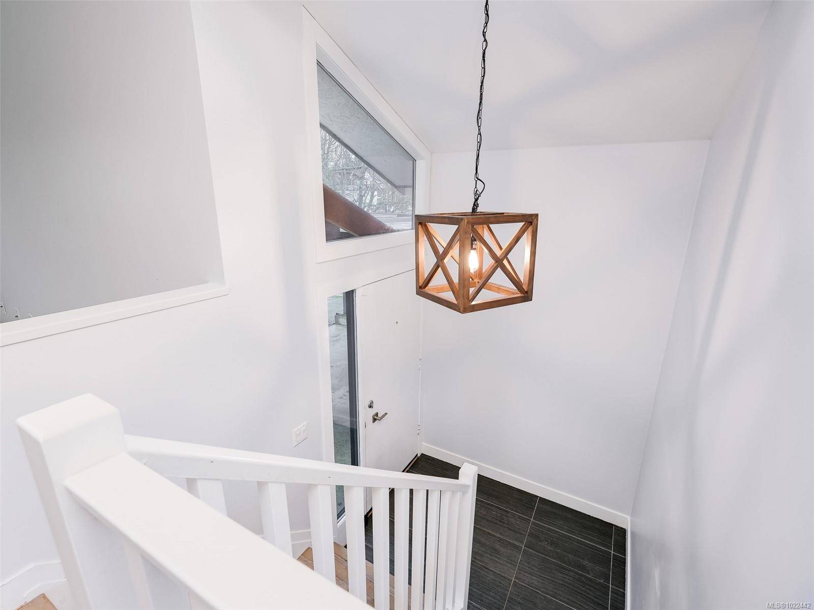 Saanich, BC V8N 4R4,1553 Fremont Pl