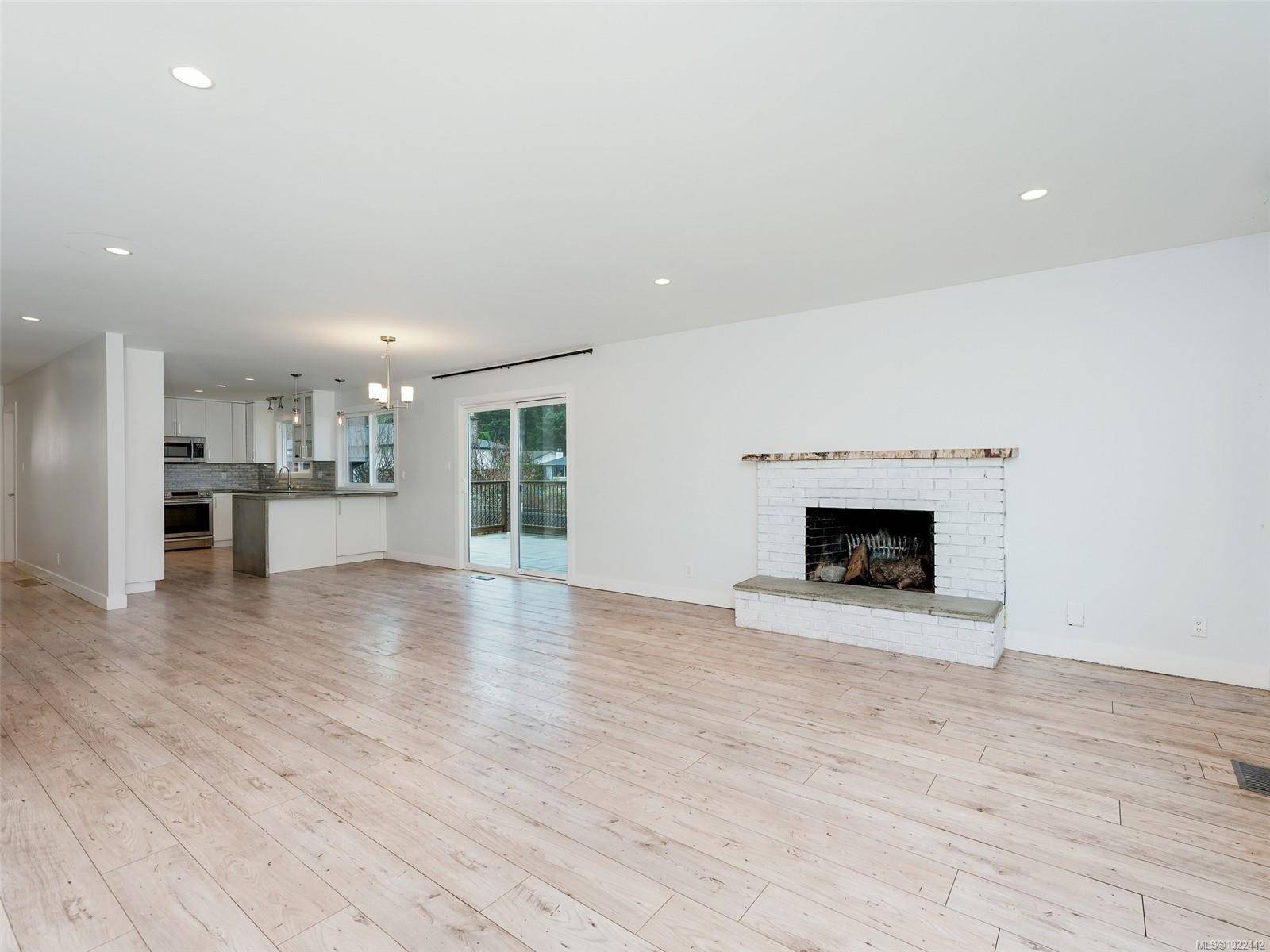 Saanich, BC V8N 4R4,1553 Fremont Pl