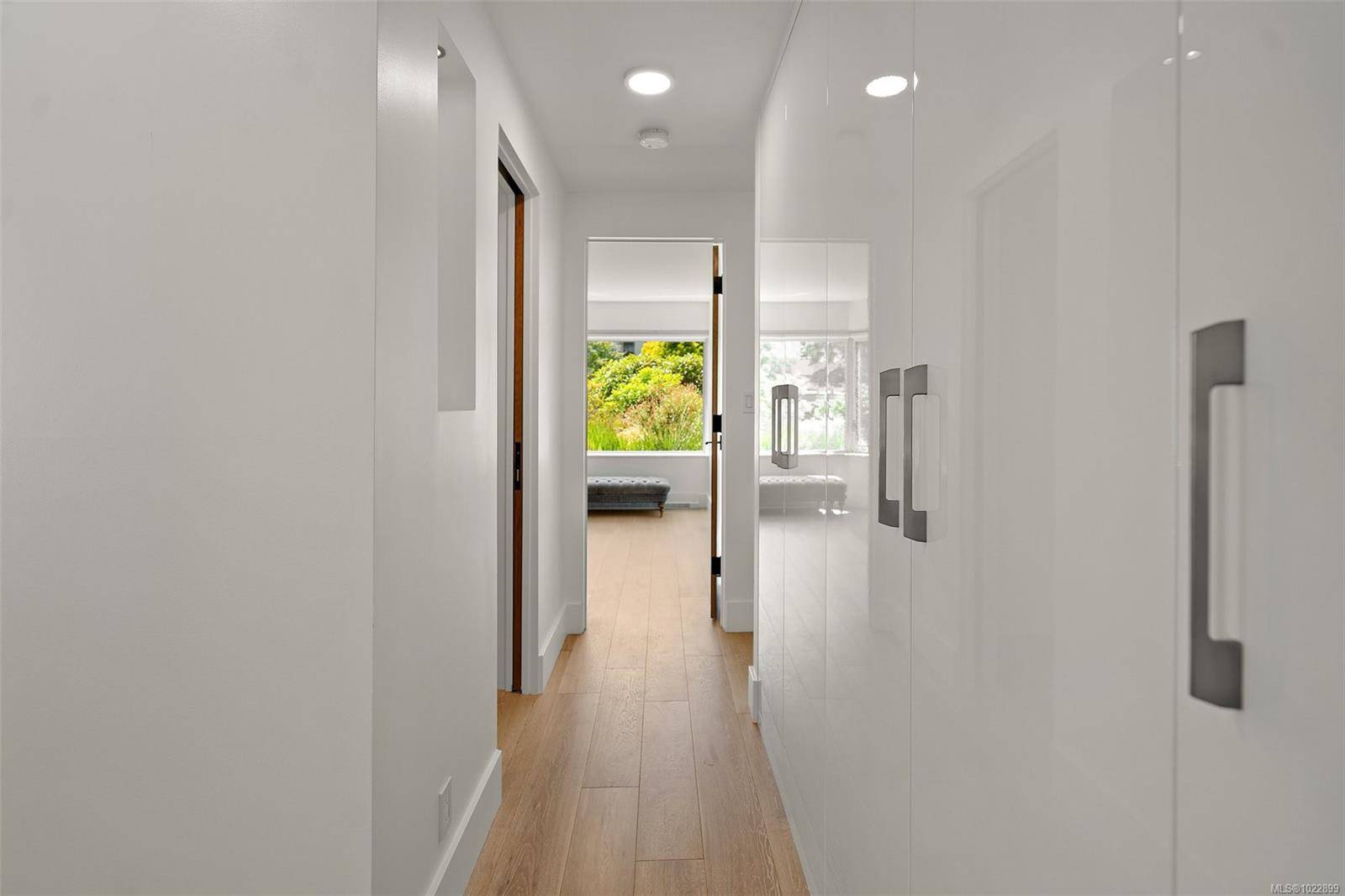 Oak Bay, BC V8S 2N6,1370 Beach Dr #109