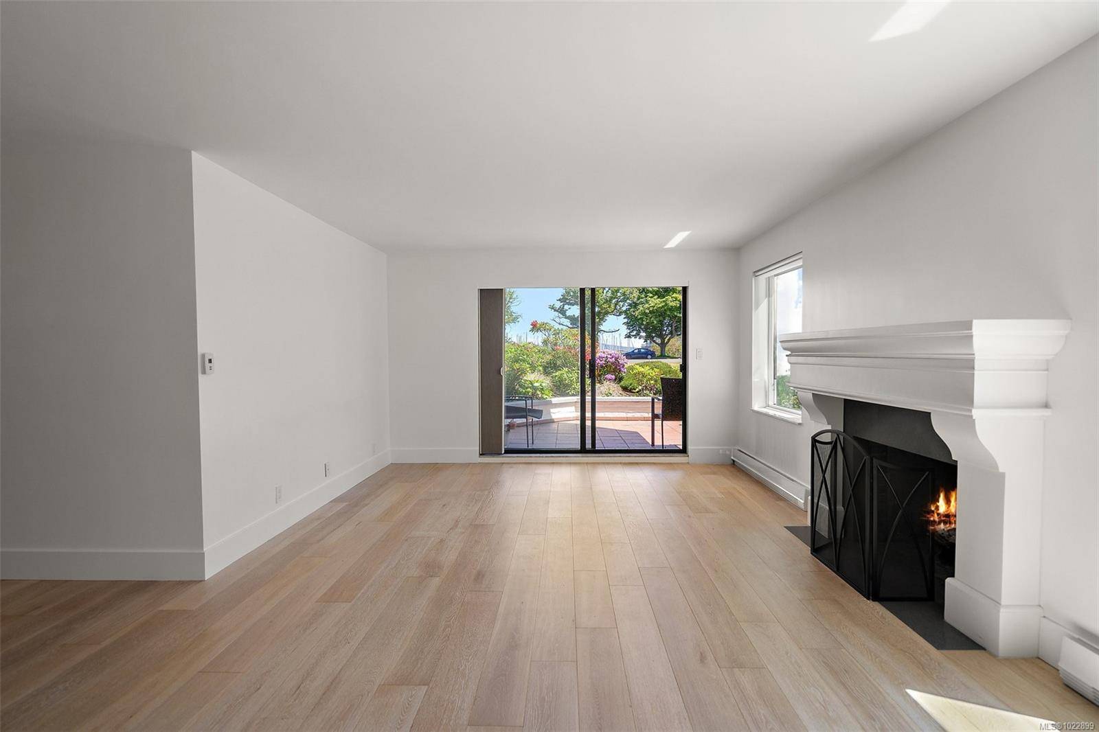 Oak Bay, BC V8S 2N6,1370 Beach Dr #109