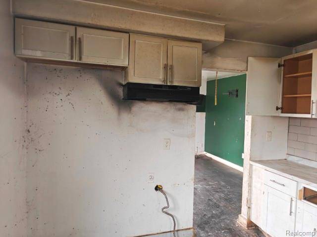 Detroit, MI 48228,8291 Mettetal ST