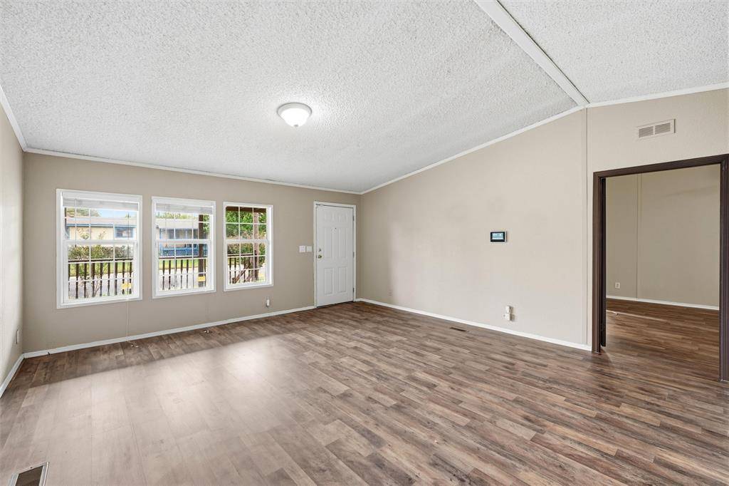 Hewitt, TX 76643,105 Bridle Trail