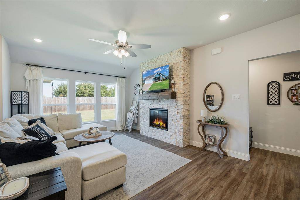 Lindsay, TX 76250,117 Mustang Drive