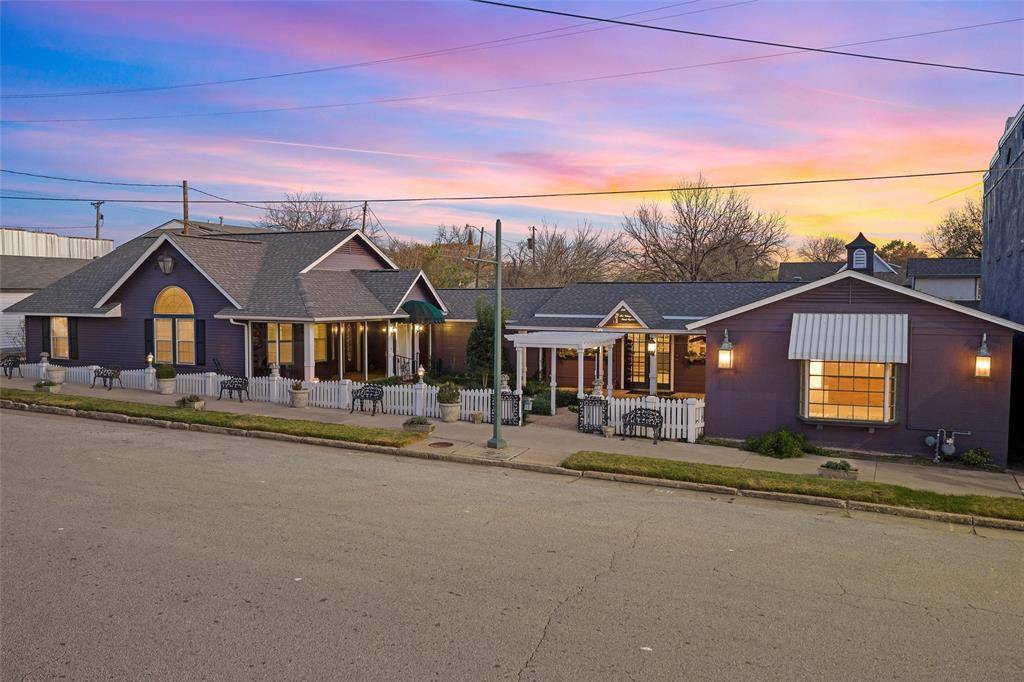 Lorena, TX 76655,103-105 E Center Street