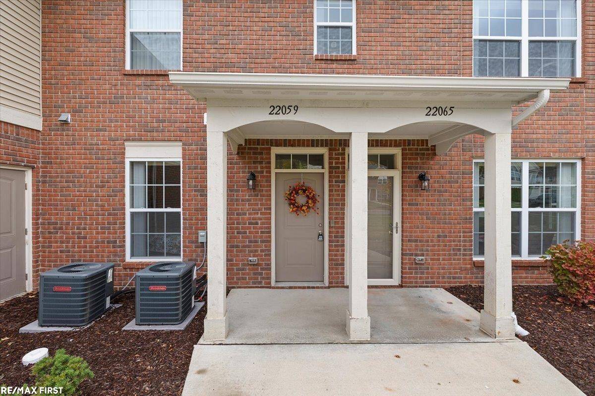 Macomb, MI 48042,22059 Aberdeen DR