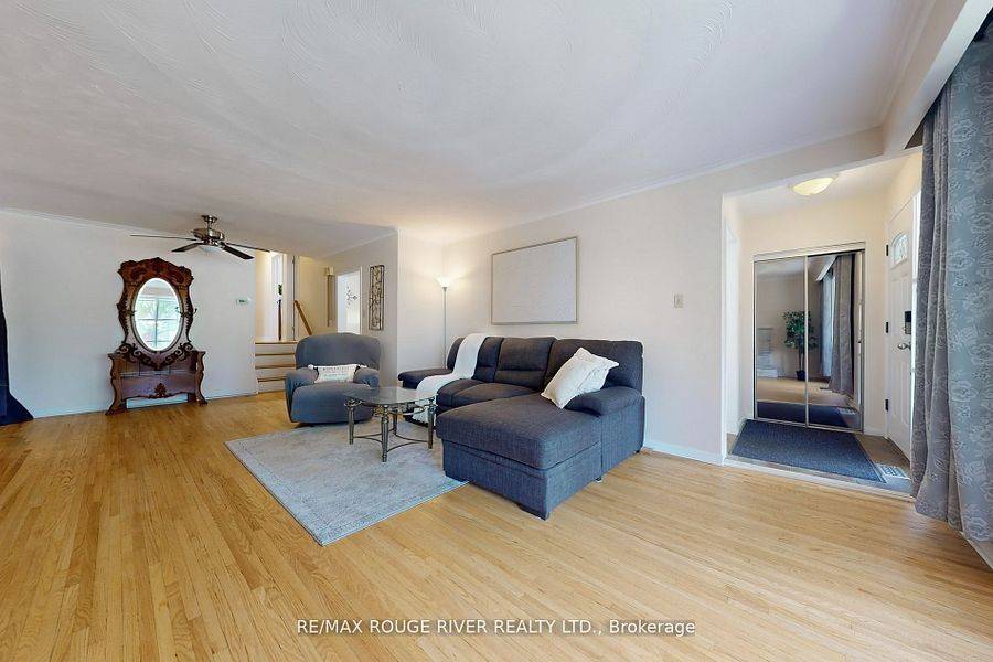 Toronto E10, ON M1E 3N8,18 Darlingside DR