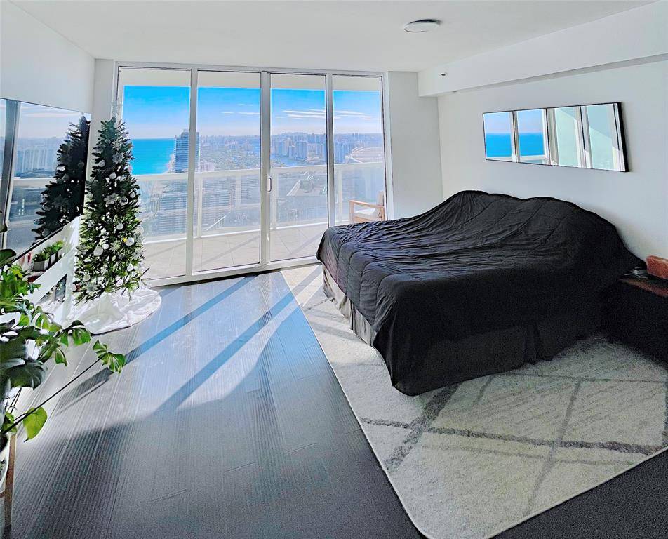 Hallandale Beach, FL 33009,1830 S Ocean Dr #4905